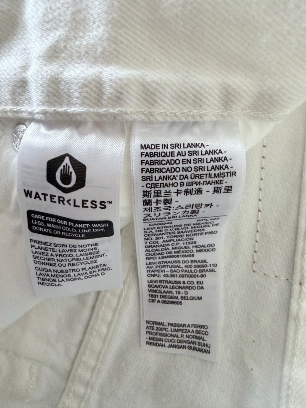 NWT Levi's 501 Women's High Rise White Denim Cut Off Frayed Distressed Short W26 - Picture 12 of 15